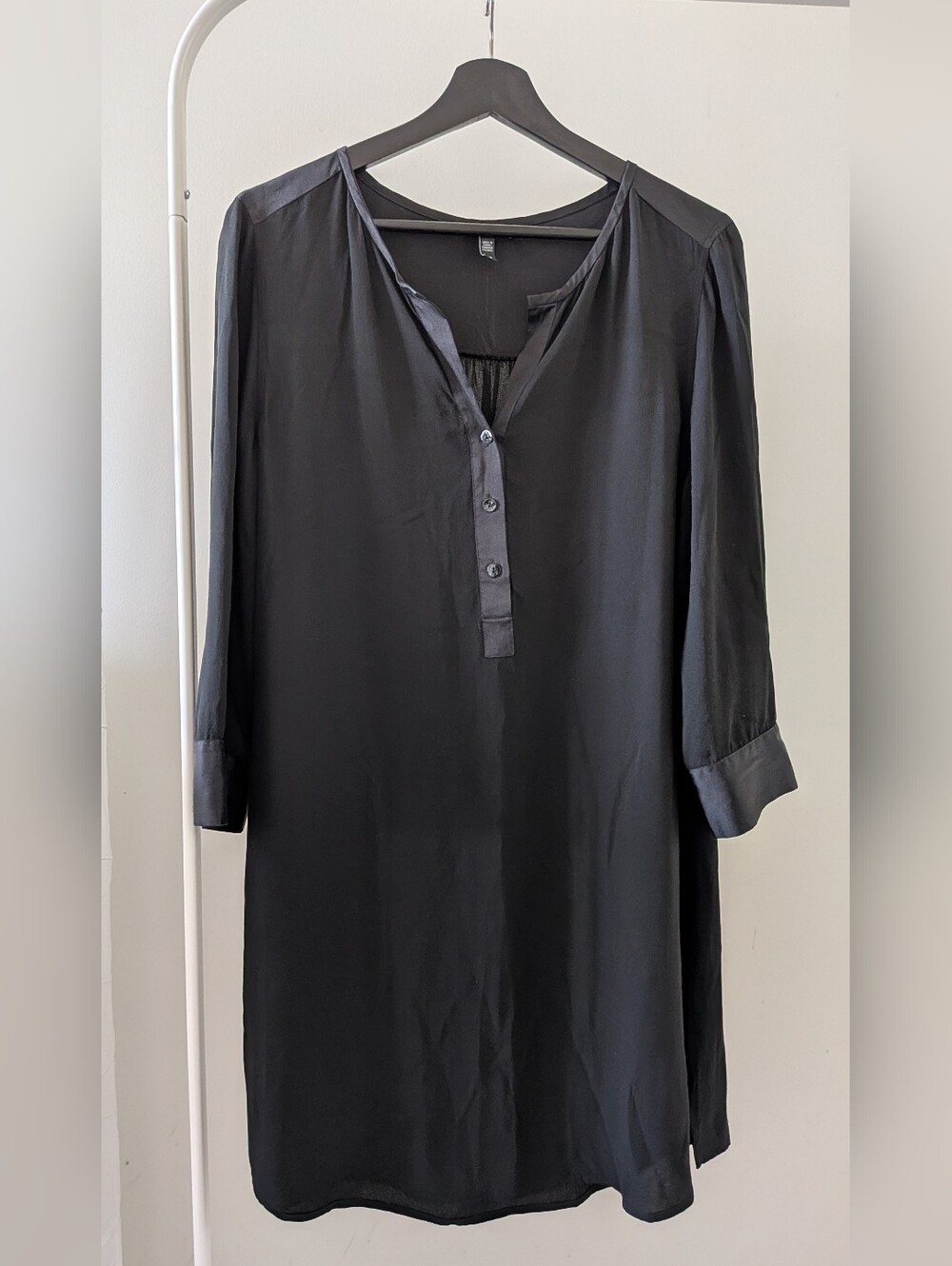 Eileen Fisher Black Garment Label Shot